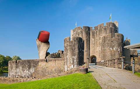 [Enable images to see a pic of the castle wearing a giant fez]