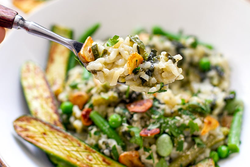 INSTANT POT VEGAN RISOTTO WITH GREEN VEGGIES & FRIED GARLIC